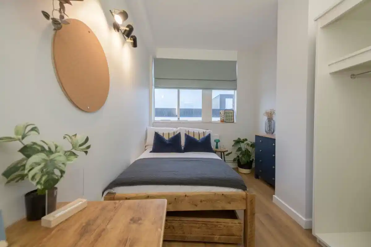 Room in a 7 Bedroom Apartment, TW1X, London TW1 4AD (Flat 10) interior 1