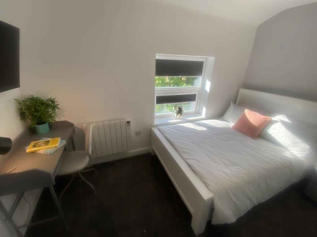 59a and 61a High Road, Nottingham interior 1